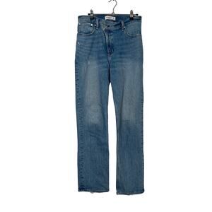 Abercrombie & Fitch Curve Love The 90's Straight Ultra High Rise jean size 28